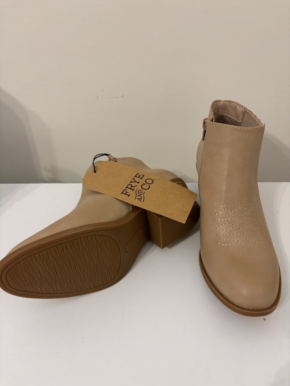 FRYE AND CO. Beige Leather Ankle Booties / Jude